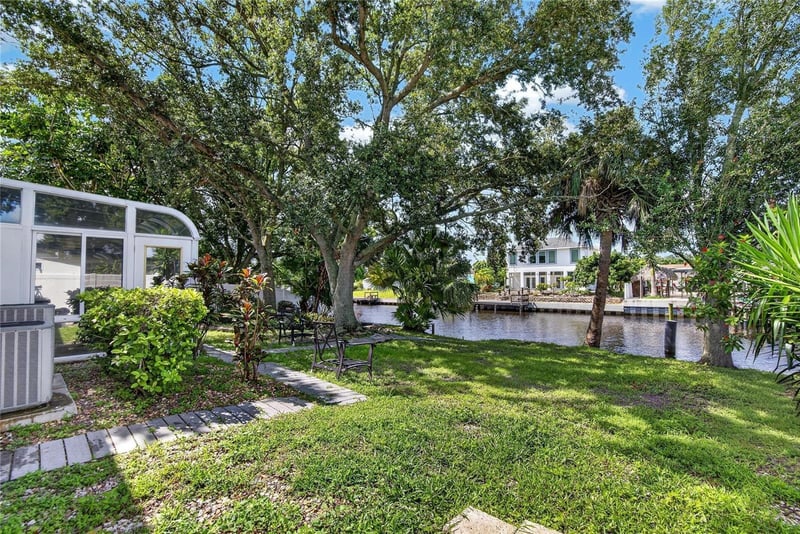 10718 Drummond Rd, Tampa, FL 33615