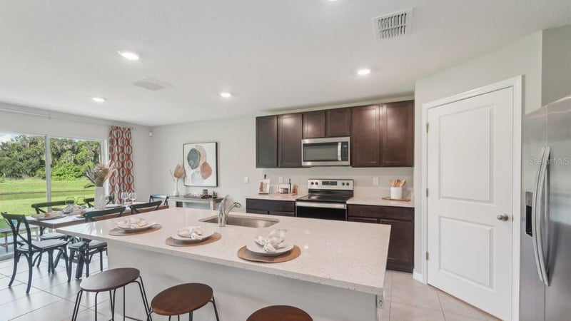 4332 Hidden Farm Dr, Plant City, FL 33565