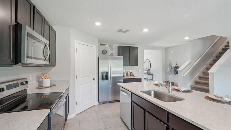 4332 Hidden Farm Dr, Plant City, FL 33565