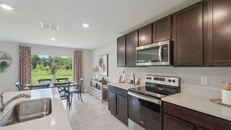 4332 Hidden Farm Dr, Plant City, FL 33565