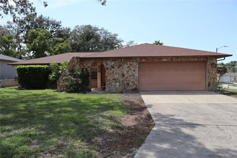 8949 Forest Lake Dr, Port Richey, FL 34668