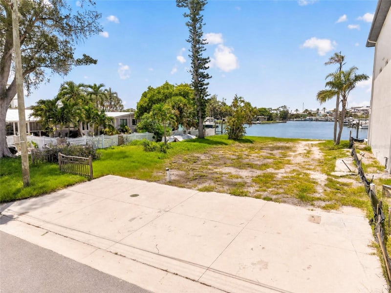 331 Boca Ciega Dr, Madeira Beach, FL 33708