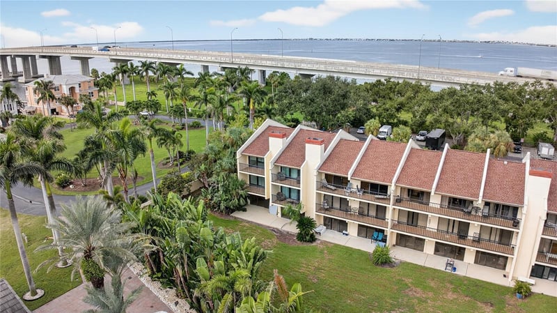 7550 Sunshine Skyway Ln S #P12, St Petersburg, FL 33711