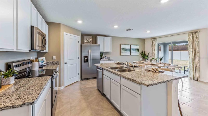 13417 Castle Peak Cir, Dade City, FL 33525