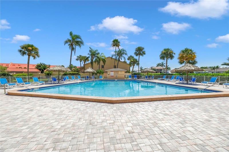 4900 Brittany Dr S #205, St Petersburg, FL 33715