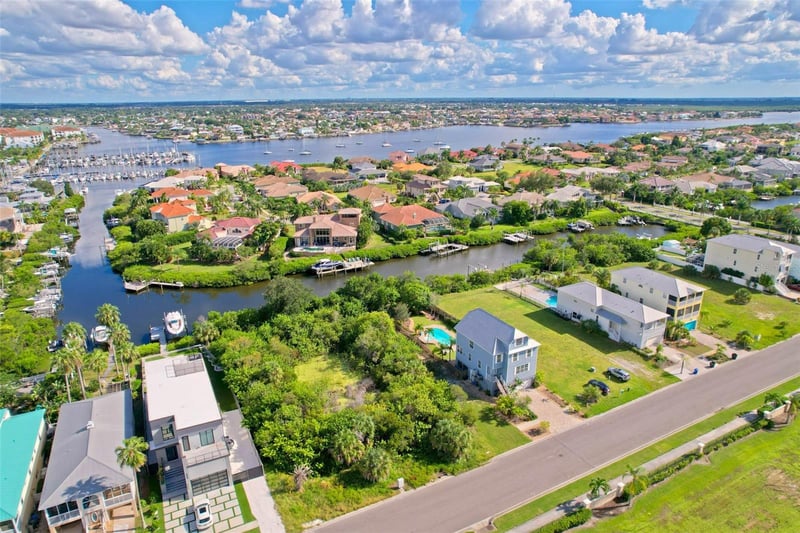 6407 Marbella Blvd, Apollo Beach, FL 33572