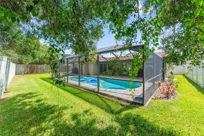 1003 Red Oak Cir, Brandon, FL 33511