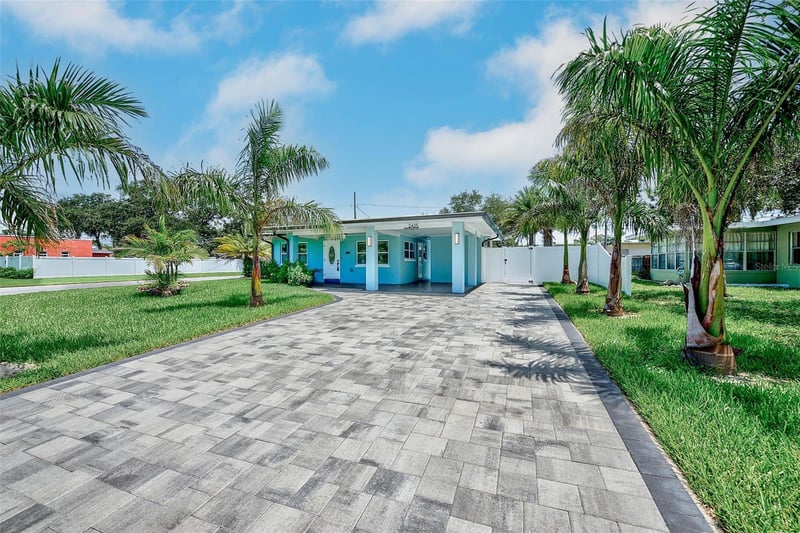 2425 Baywood Dr E, Dunedin, FL 34698