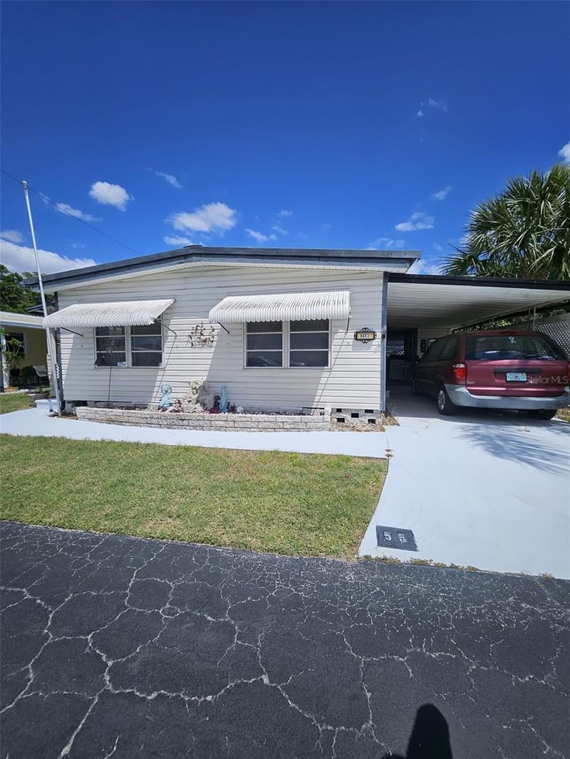 980 7th St NW #55, Largo, FL 33770