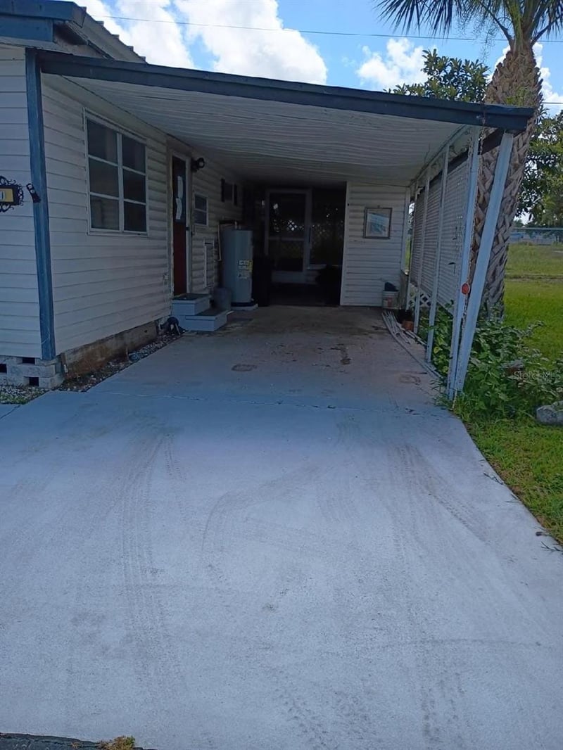 980 7th St NW #55, Largo, FL 33770