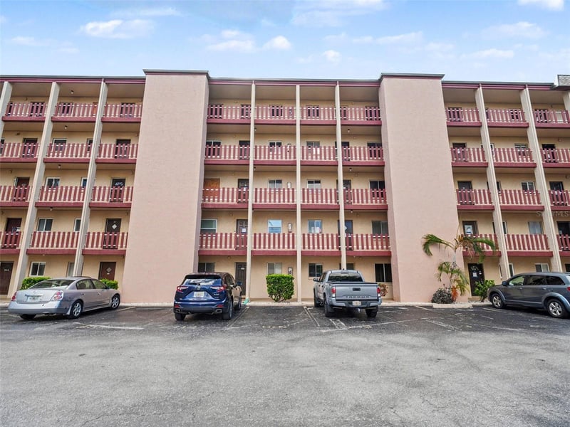 4023 Lake Bayshore Dr #112, Bradenton, FL 34205