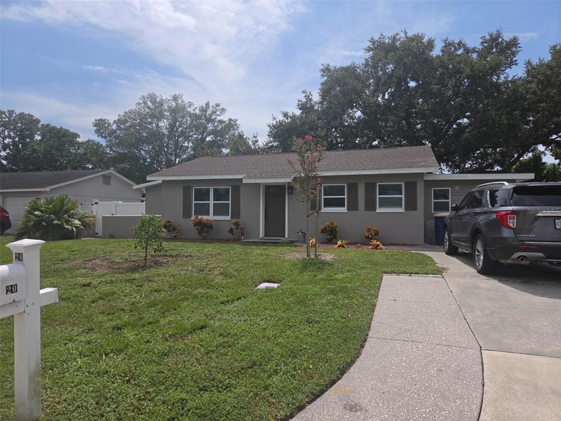 20 S Saturn Ave, Clearwater, FL 33755