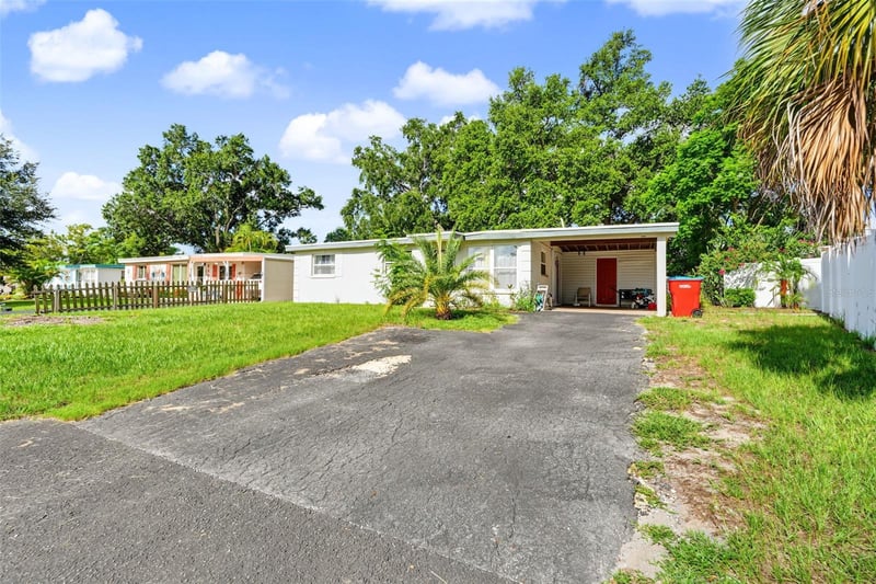 9374 84th St, Seminole, FL 33777