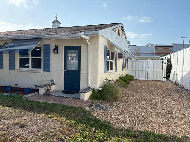 111 174th Ave E, Redington Shores, FL 33708