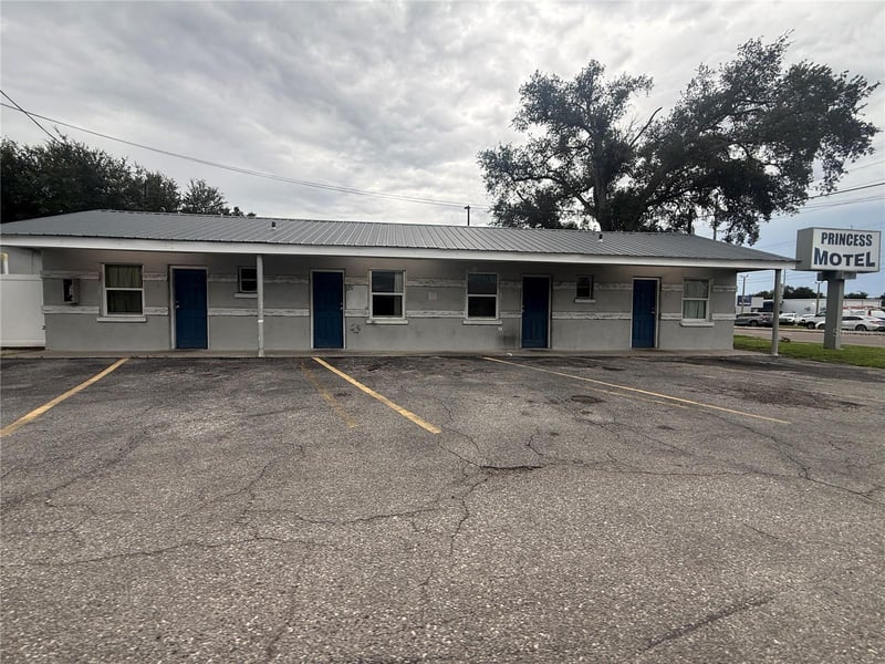6435 W Hillsborough Ave, Tampa, FL 33634