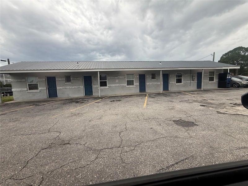 6435 W Hillsborough Ave, Tampa, FL 33634