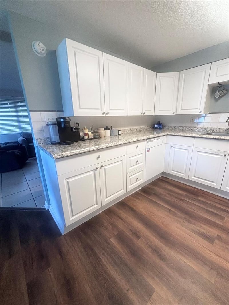4824 8th St, Zephyrhills, FL 33542