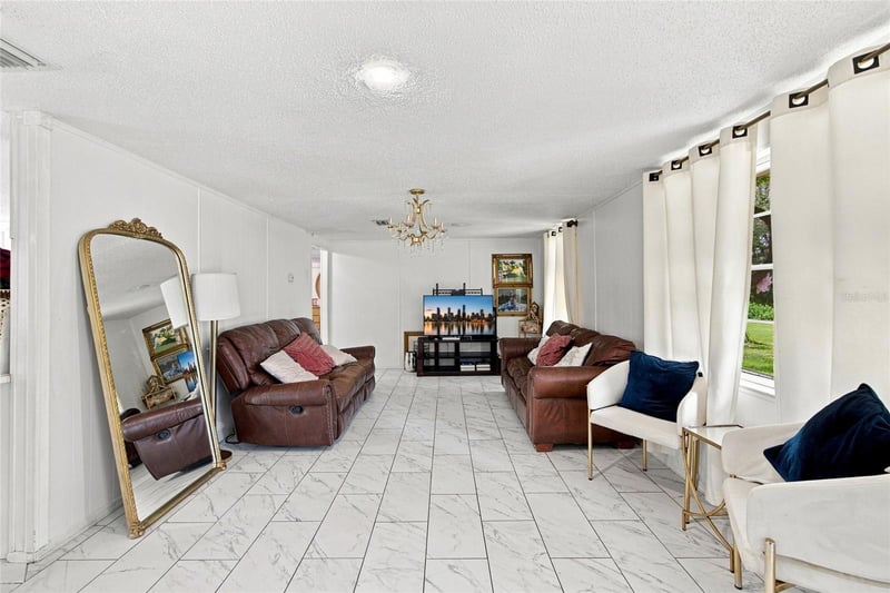 3812 Reverend Dar Dar Dr, Plant City, FL 33565