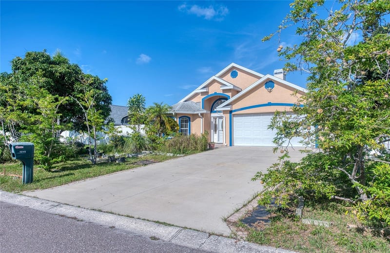 1150 Oakwood Dr, Dunedin, FL 34698