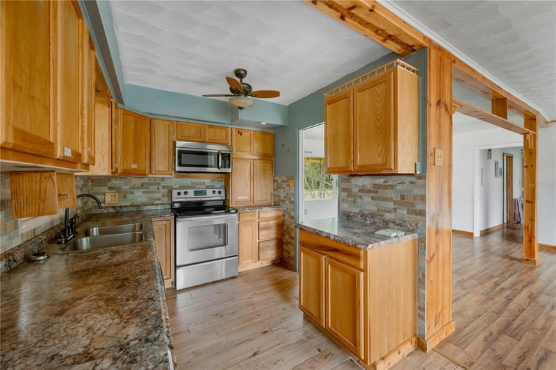1619 N Dover Rd, Dover, FL 33527