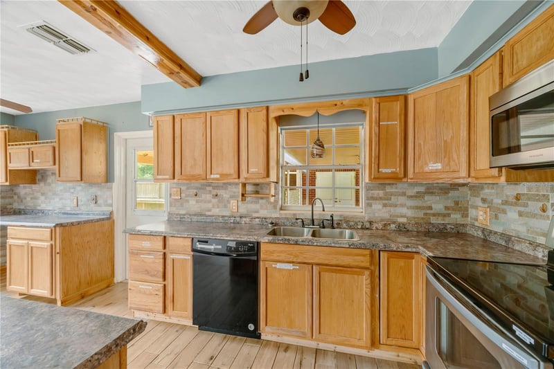 1619 N Dover Rd, Dover, FL 33527
