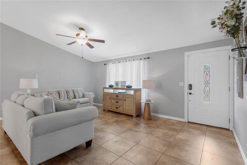 819 Jacaranda Dr, Oldsmar, FL 34677
