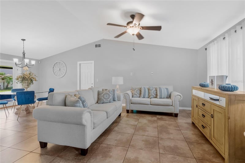 819 Jacaranda Dr, Oldsmar, FL 34677