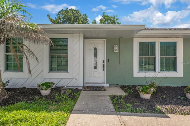 819 Jacaranda Dr, Oldsmar, FL 34677