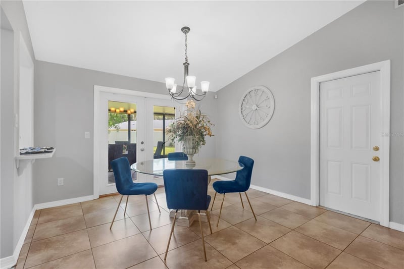 819 Jacaranda Dr, Oldsmar, FL 34677