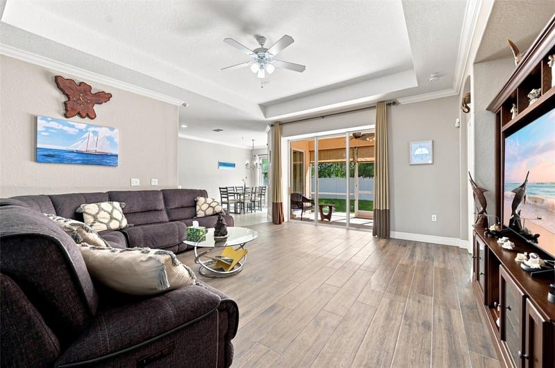 7707 33rd St E, Sarasota, FL 34243