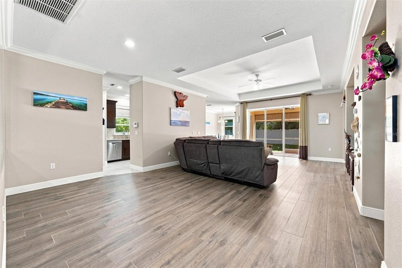 7707 33rd St E, Sarasota, FL 34243