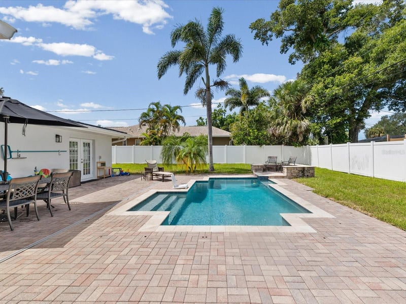 118 Live Oak Ln, Largo, FL 33770