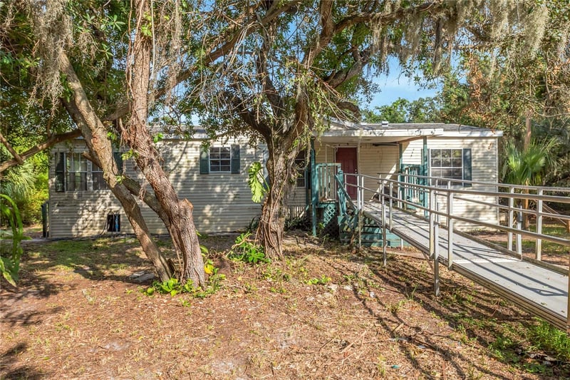11620 E Bay Rd, Gibsonton, FL 33534