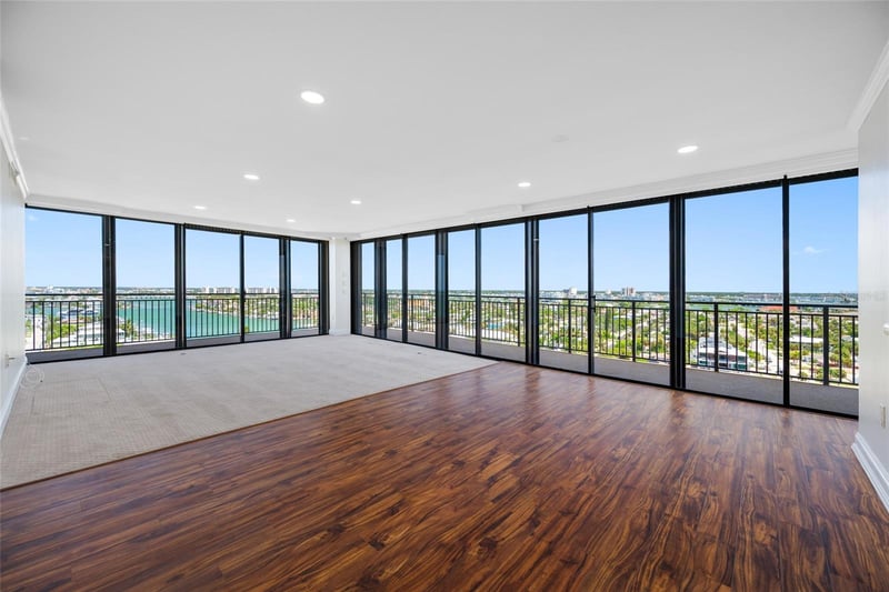 7600 Bayshore Dr #1206, Treasure Island, FL 33706