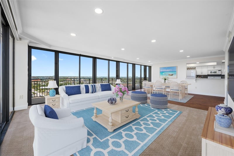 7600 Bayshore Dr #1206, Treasure Island, FL 33706