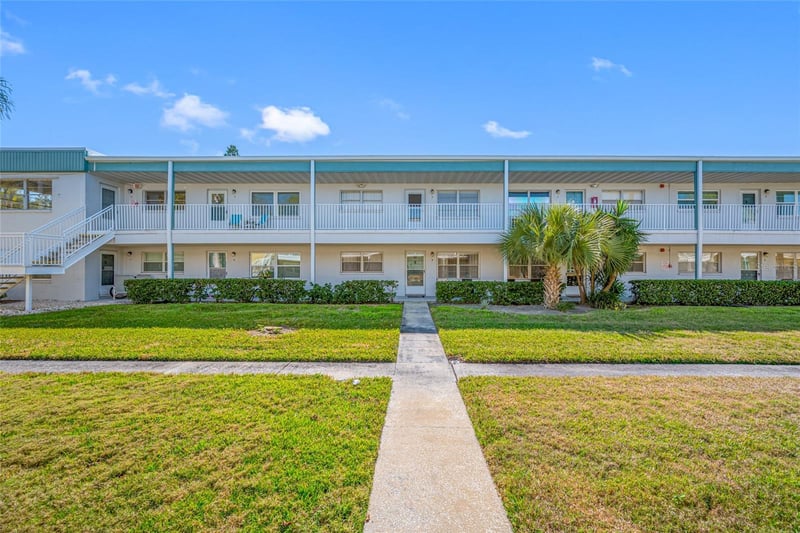 5217 81st St N #16, St Petersburg, FL 33709