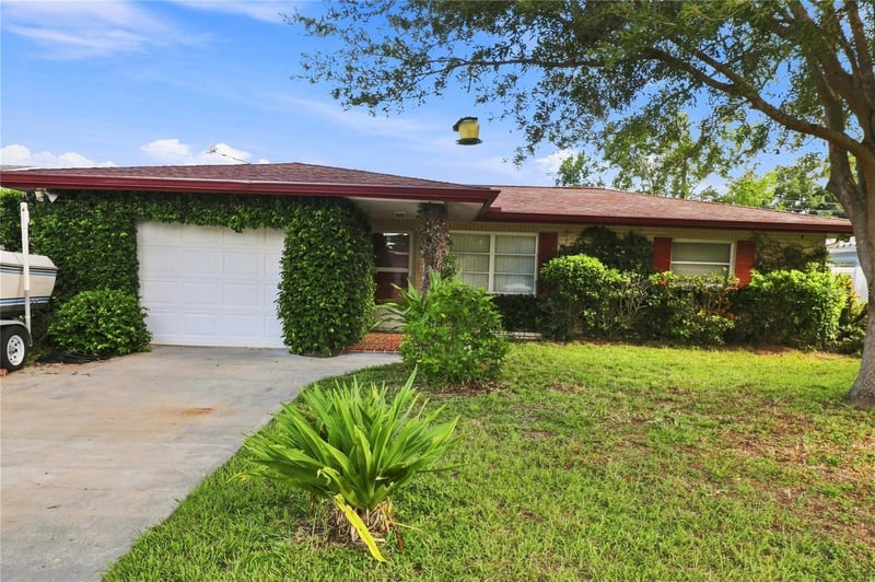 1070 6th Ave NE, Largo, FL 33770