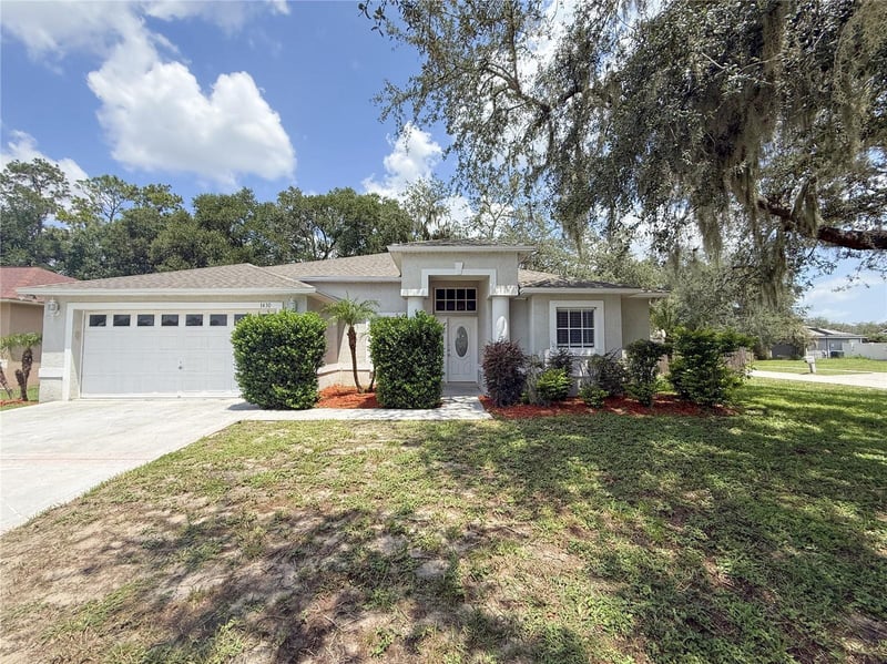1430 Monte Lake Dr, Valrico, FL 33596