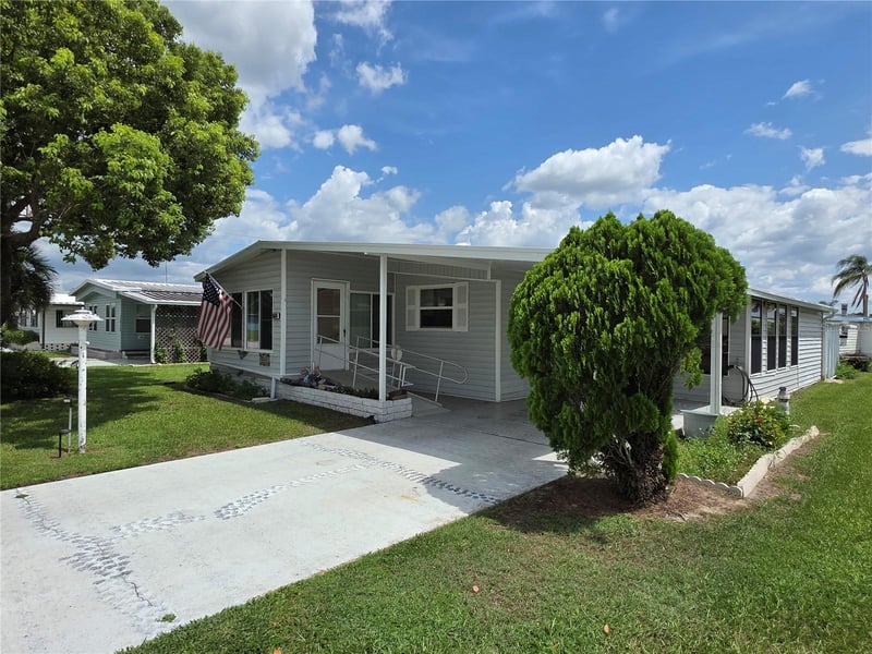 5634 Arrowhead Dr, Zephyrhills, FL 33542