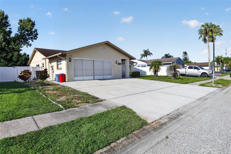 3104 Dole St, Holiday, FL 34691