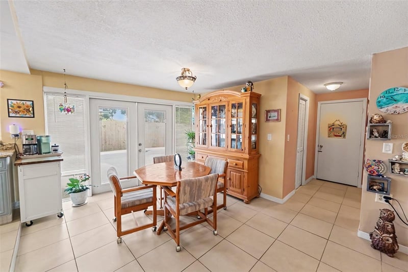 9537 Crestview St, Seminole, FL 33772