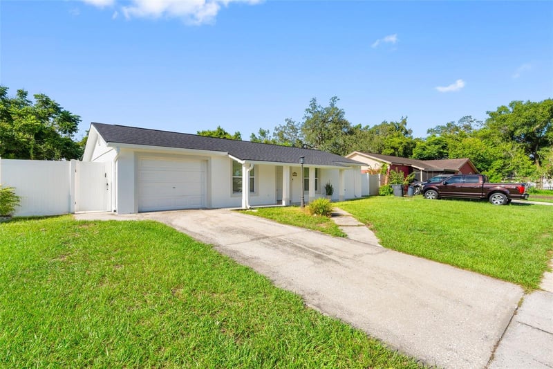 107 Valley Dr, Brandon, FL 33510