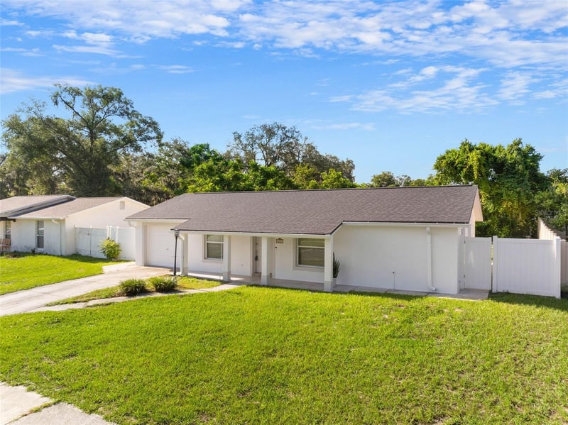 107 Valley Dr, Brandon, FL 33510