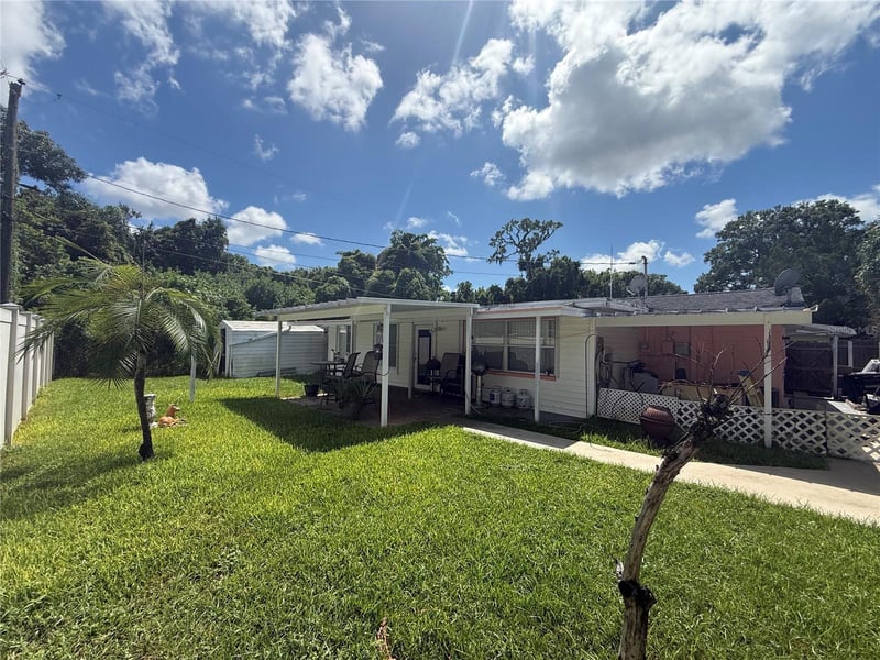 1650 Aqua Ln, Holiday, FL 34691