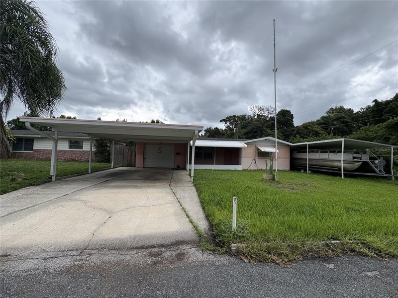 1650 Aqua Ln, Holiday, FL 34691