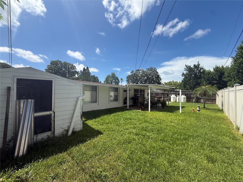 1650 Aqua Ln, Holiday, FL 34691