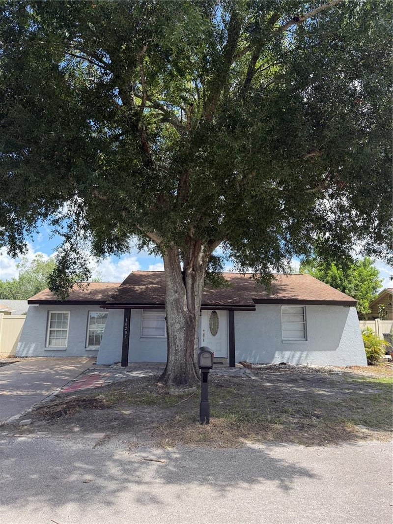 10205 Bellhurst Ct, Tampa, FL 33615