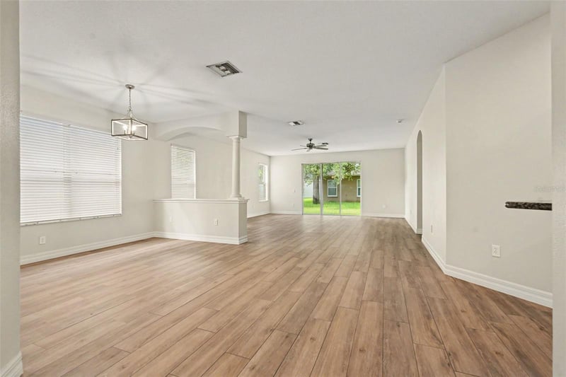 453 Westchester Hills Ln, Valrico, FL 33594