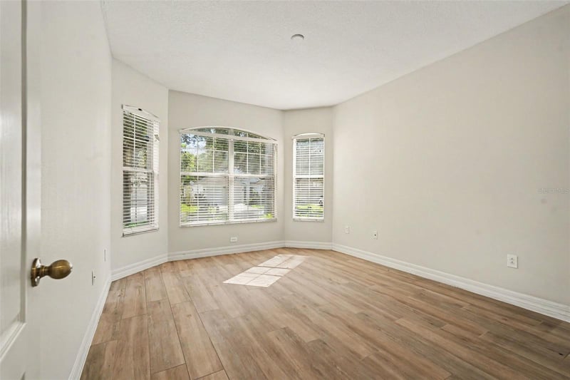 453 Westchester Hills Ln, Valrico, FL 33594