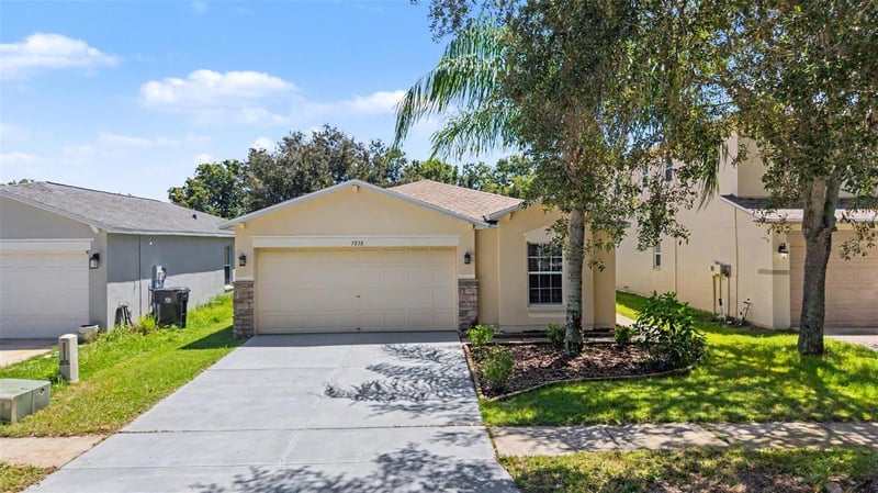 7838 Carriage Pointe Dr, Gibsonton, FL 33534